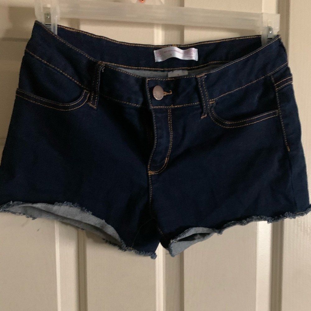 Stretchy cutoff jean shorts